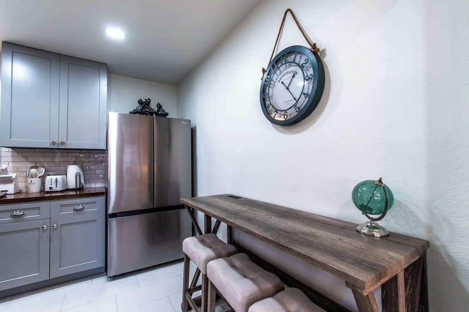 Studio, 1 King Bed with Sofa bed, Balcony, Partial Sea View (1213 Ocean Drive - Unit C) | Interior