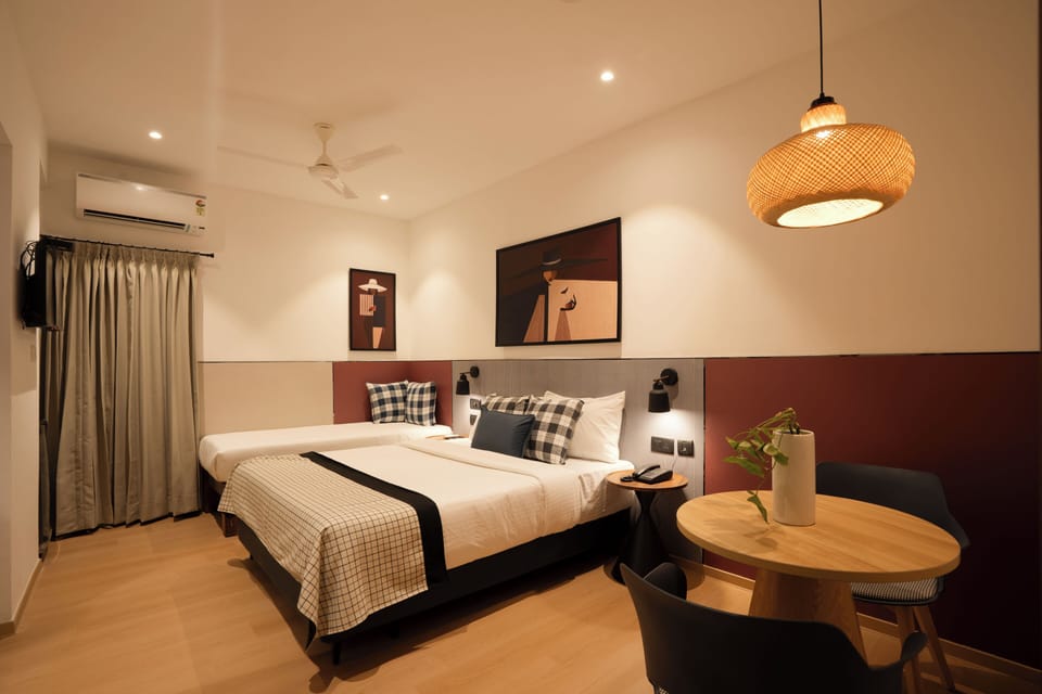 Premium Studio | In-room safe, desk, laptop workspace, WiFi (free)