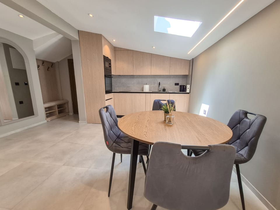 Comfort Apartment, Balcony, City View | Dining