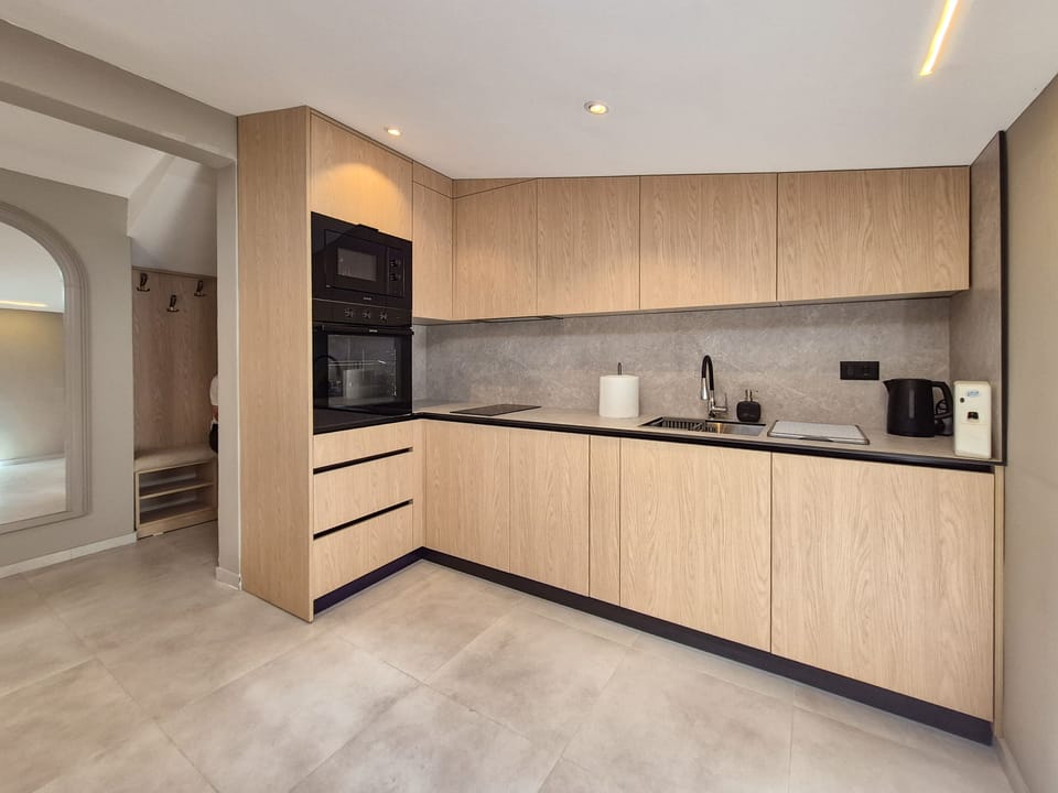 Comfort Apartment, Balcony, City View | Private kitchen