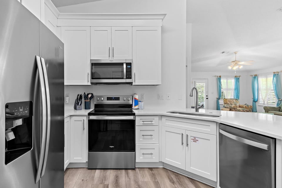 House, Multiple Beds (Saltwater Haven) | Private kitchen