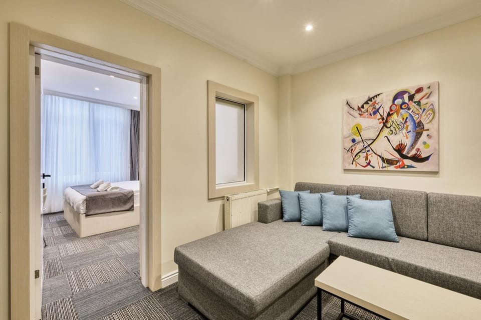 Family Suite, Non Smoking | Living area