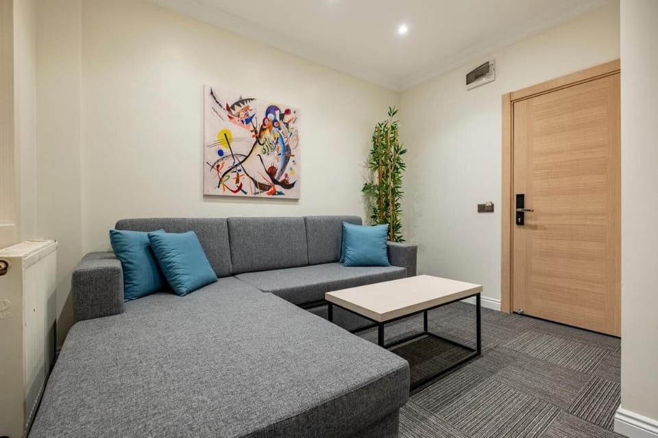 Family Suite, Non Smoking | Living area