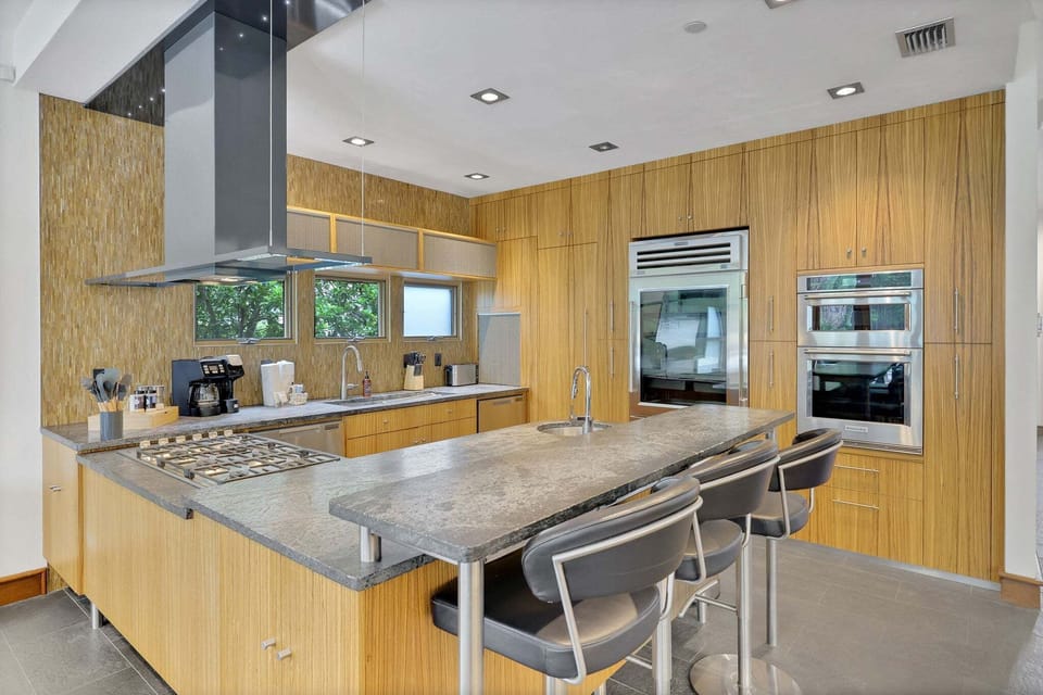 House, Multiple Beds, Pool Access, Pool View (Waterscape) | Private kitchen