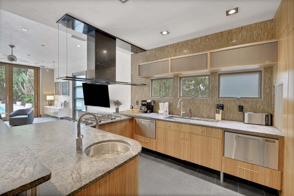 House, Multiple Beds, Pool Access, Pool View (Waterscape) | Private kitchen