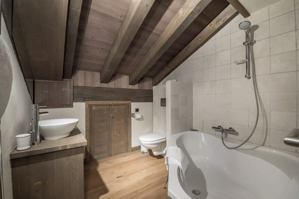 Luxury Penthouse, Balcony, Mountain View | Bathroom | Combined shower/tub, free toiletries, hair dryer, towels