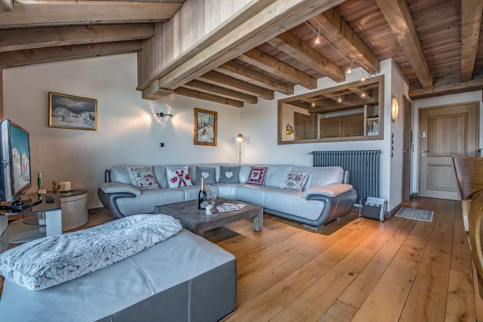 Luxury Penthouse, Balcony, Mountain View | Living area