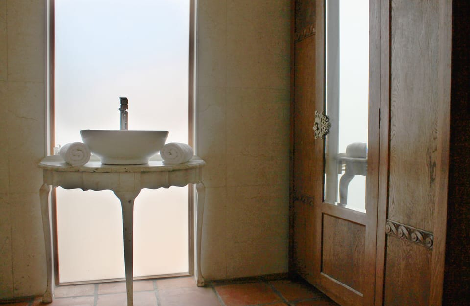 Standard Double Room, 1 Queen Bed, Non Smoking, Sea Facing | Bathroom sink
