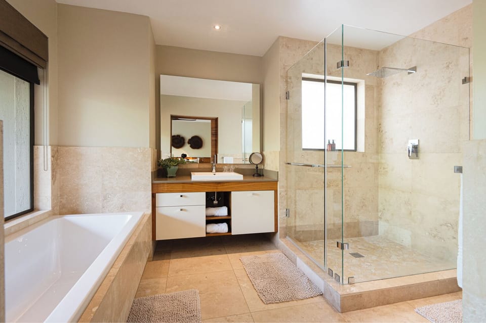 Standard Double Room, 1 King Bed (Luxury King Room ) | Bathroom | Shower, free toiletries, hair dryer, towels