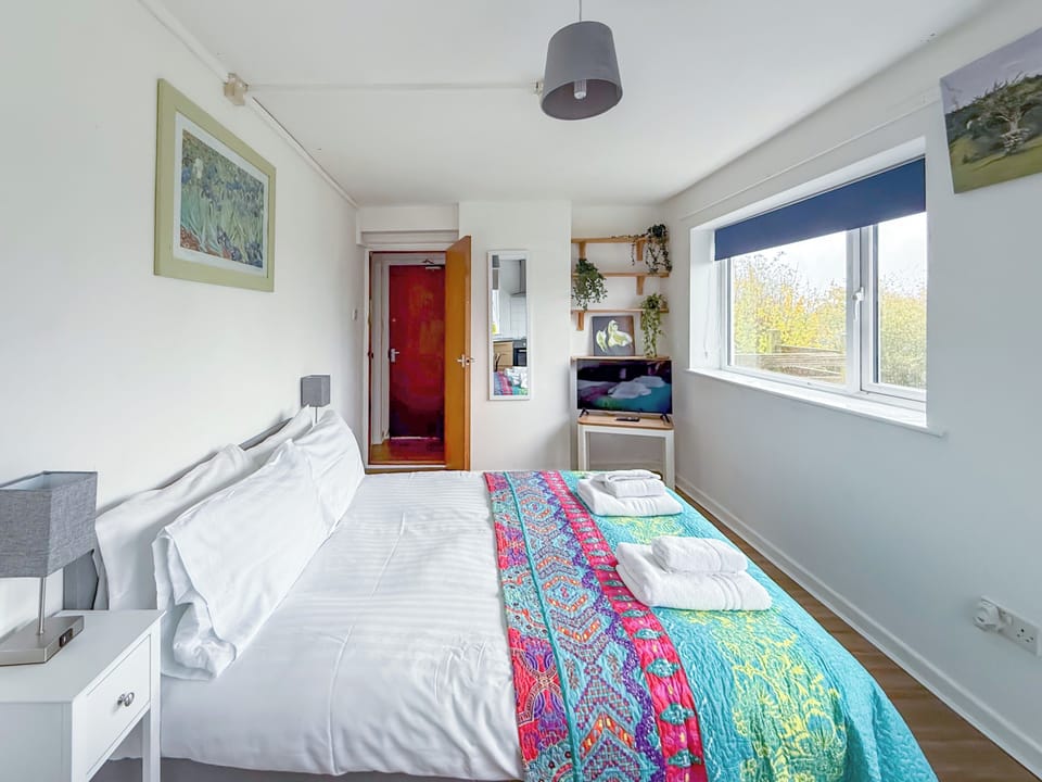 WiFi (free), bed sheets