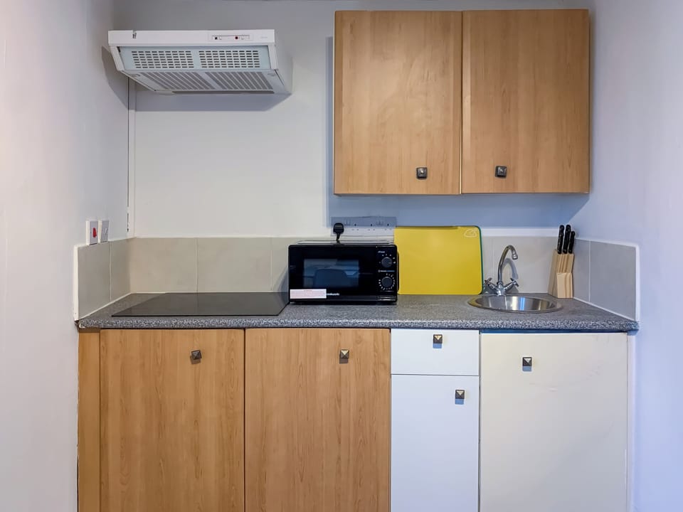 Fridge, microwave, stovetop, electric kettle