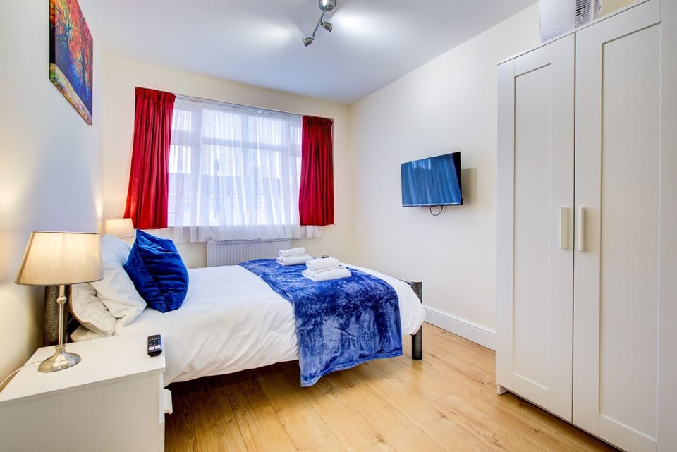 Iron/ironing board, WiFi (free), bed sheets
