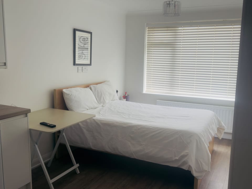 Iron/ironing board, WiFi (free), bed sheets