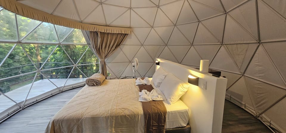Deluxe Tent, 1 King Bed, Garden View | WiFi (free)