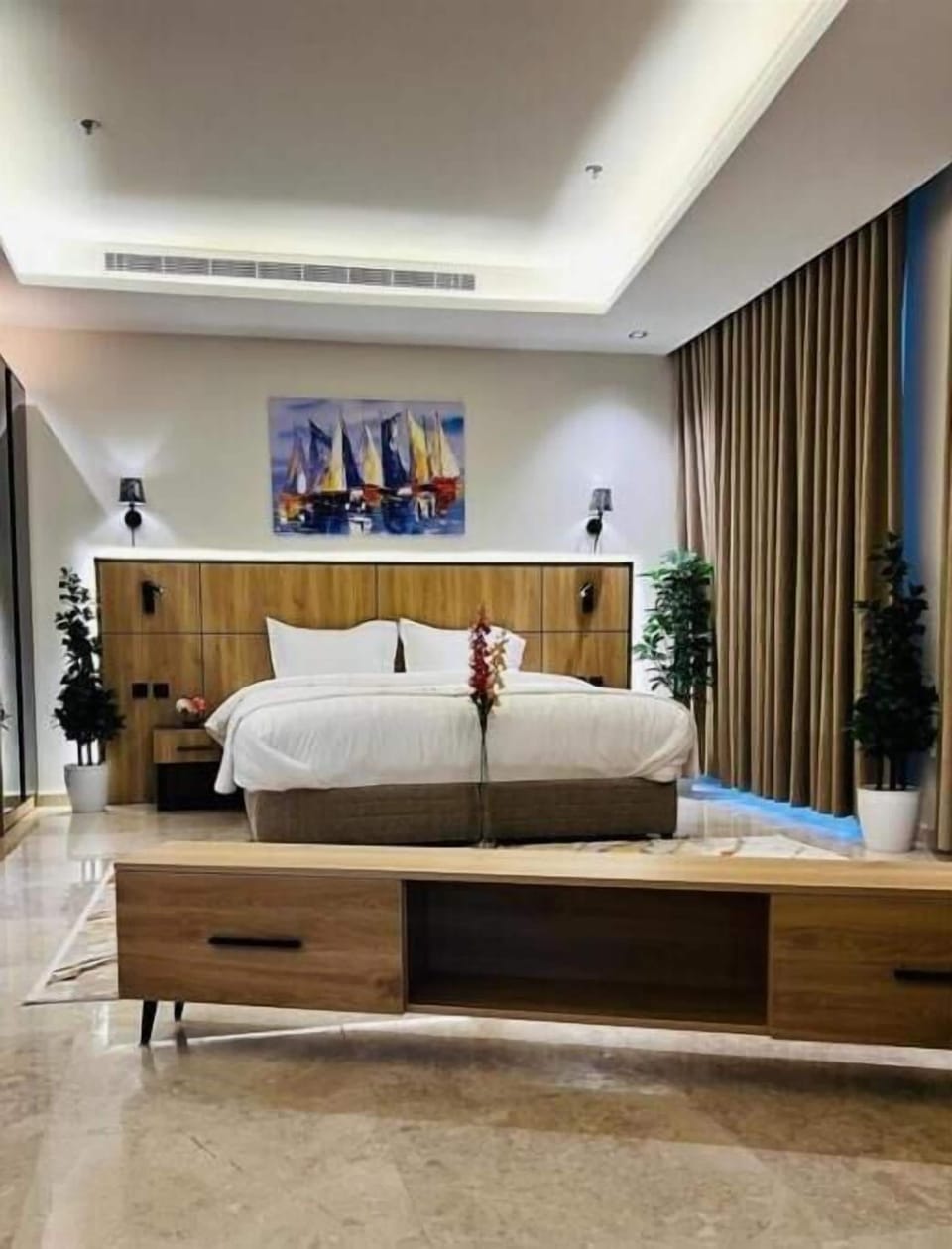 Iron/ironing board, WiFi (free)