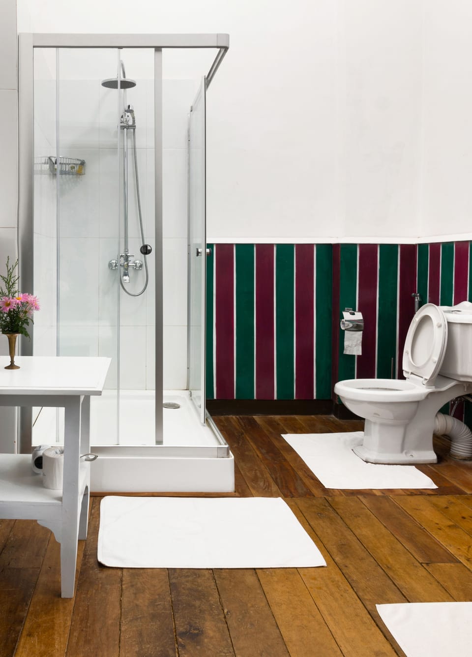 Crawford (Double Room) | Bathroom | Shower, free toiletries, hair dryer, bathrobes