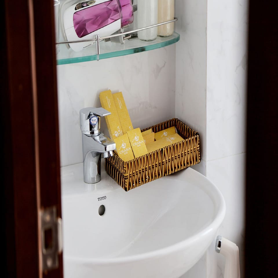 Deluxe Room, Non Smoking, City View | Property amenity