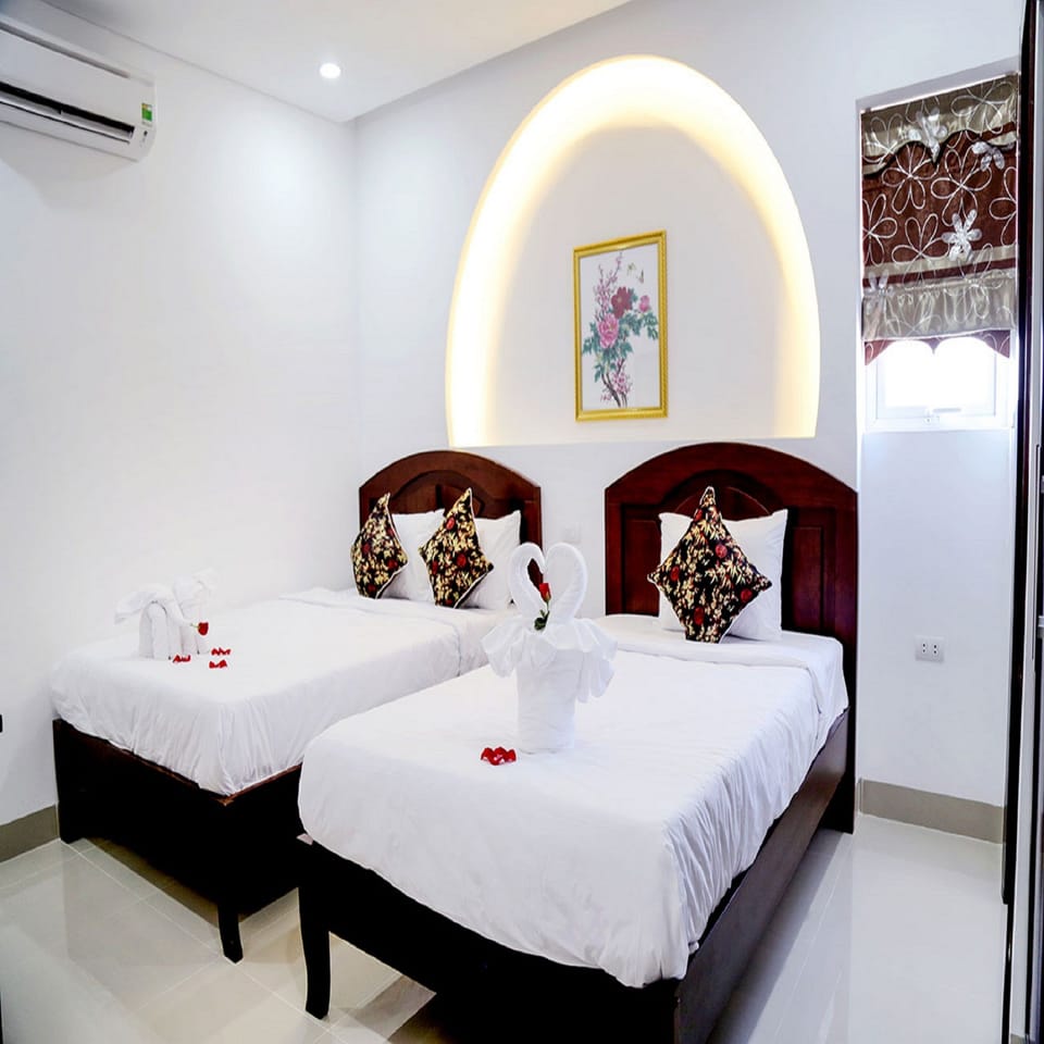 Deluxe Room, Non Smoking, City View | Minibar, in-room safe, soundproofing, WiFi (free)