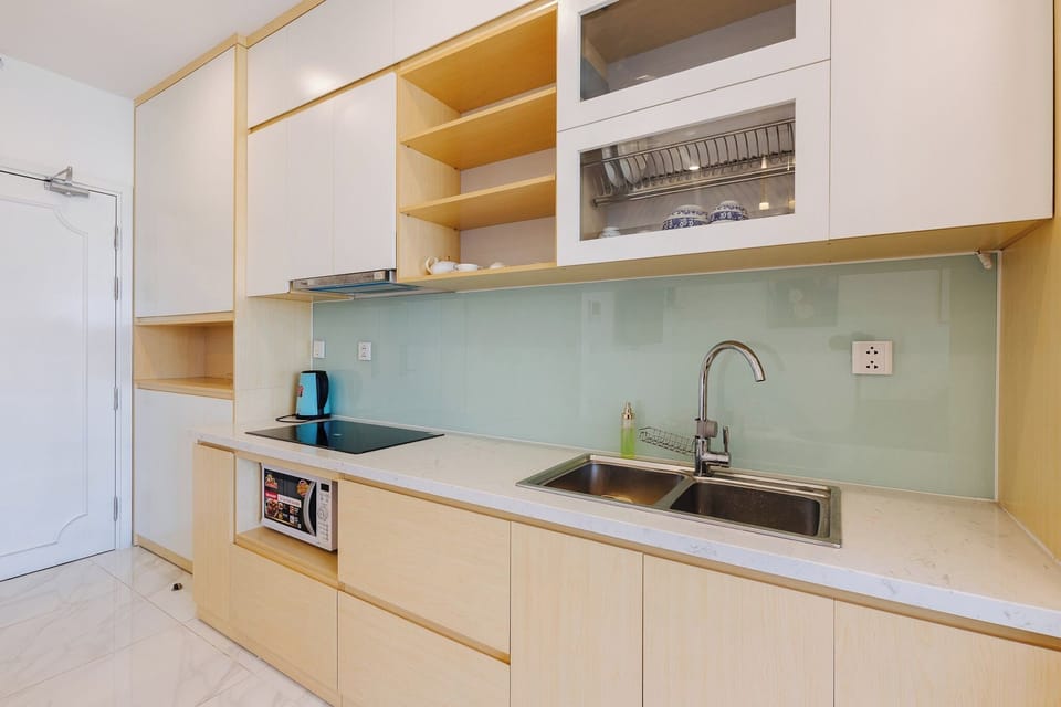 Standard Apartment, City View | Private kitchen | Fridge, microwave, oven, stovetop