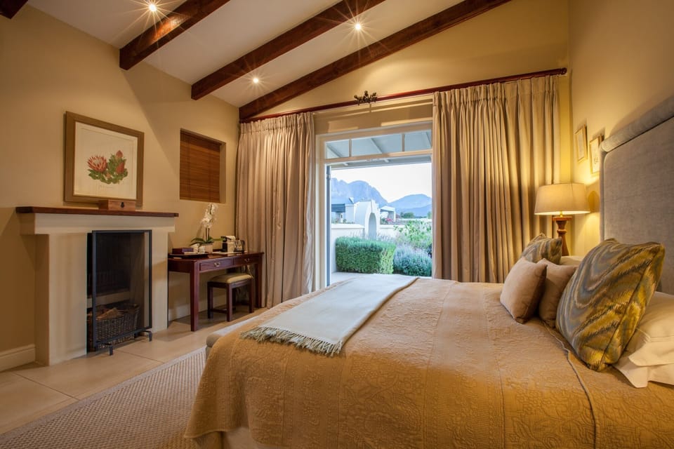 Deluxe Room, Poolside | Premium bedding, minibar, in-room safe, desk