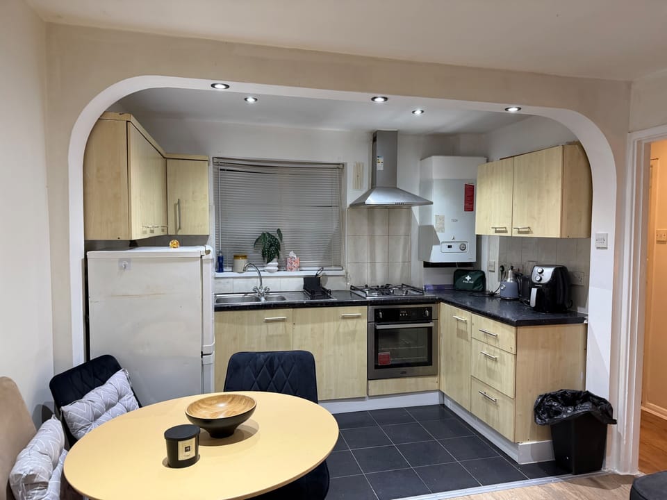 Fridge, stovetop, electric kettle, toaster