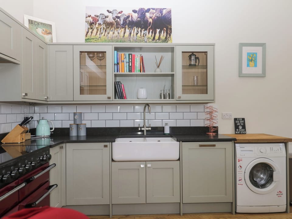 Dishwasher, cookware/dishes/utensils