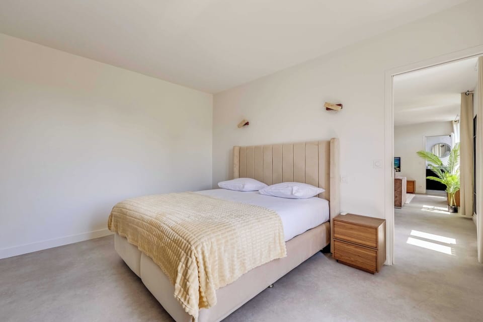 Apartment | 1 bedroom, laptop workspace, iron/ironing board, bed sheets