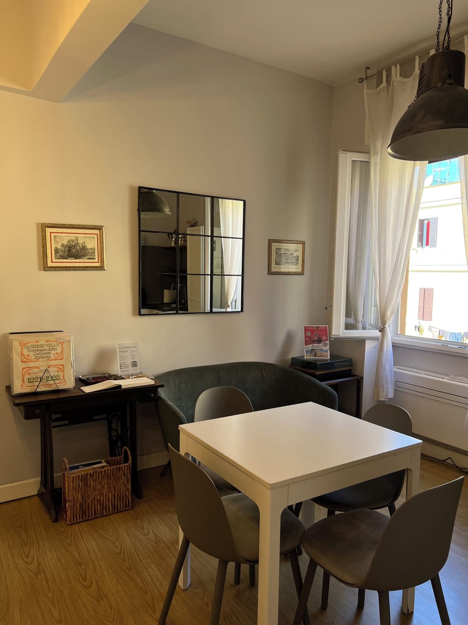 Comfort Apartment | Dining