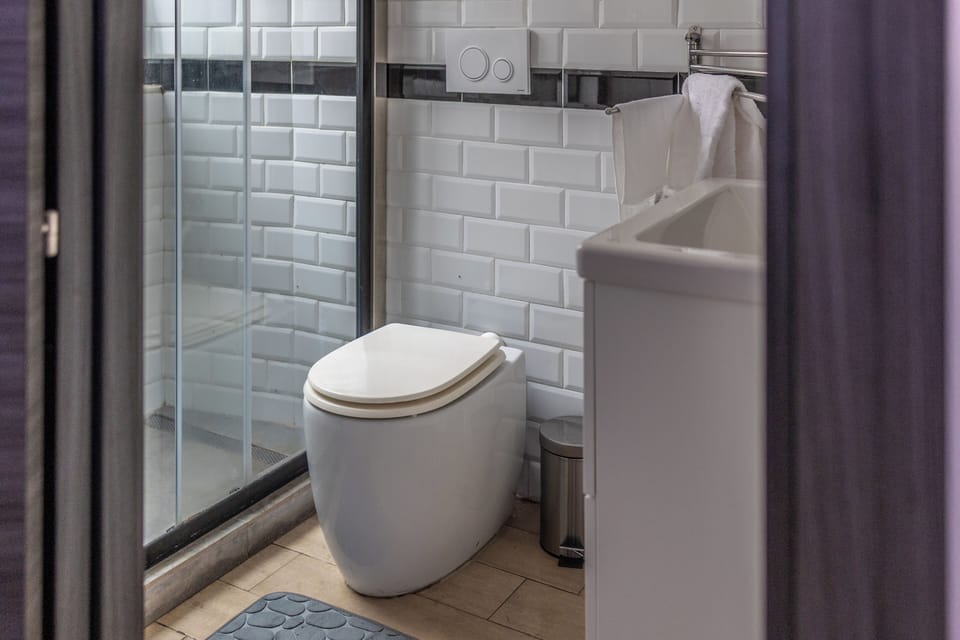 Classic Studio | Bathroom