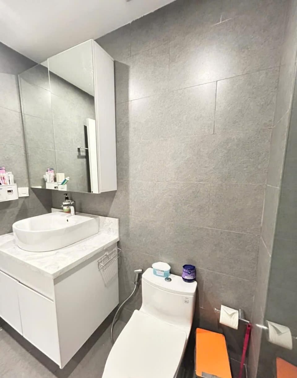 Superior Studio Suite, Balcony, Garden View | Bathroom | Shower, hydromassage showerhead, free toiletries, hair dryer