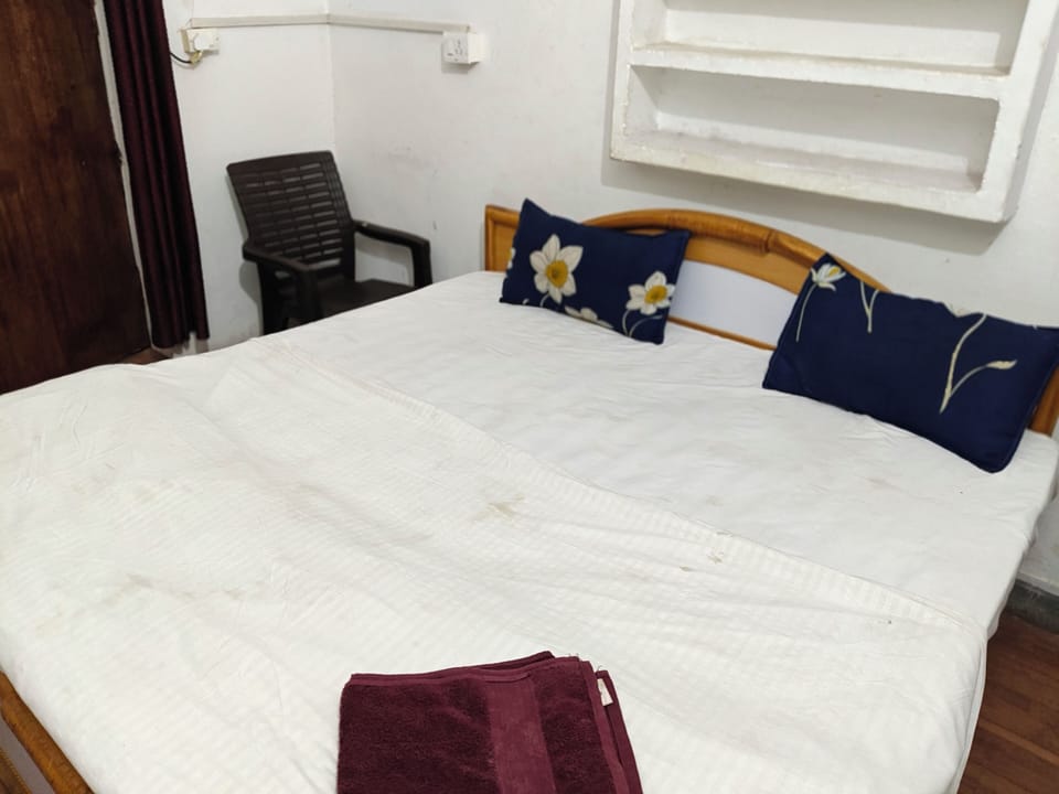 Single Room | Desk, WiFi (free)