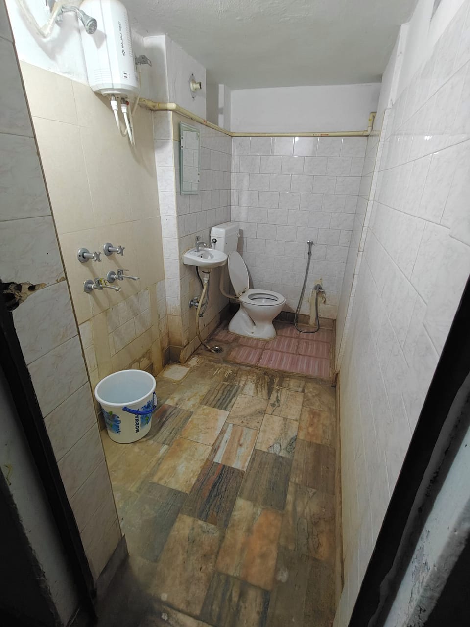 Single Room | Bathroom | Shower, towels, soap