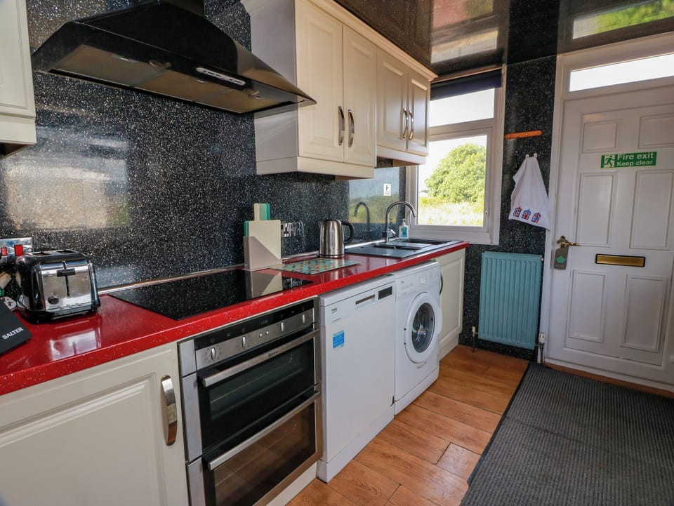 Dishwasher, cookware/dishes/utensils