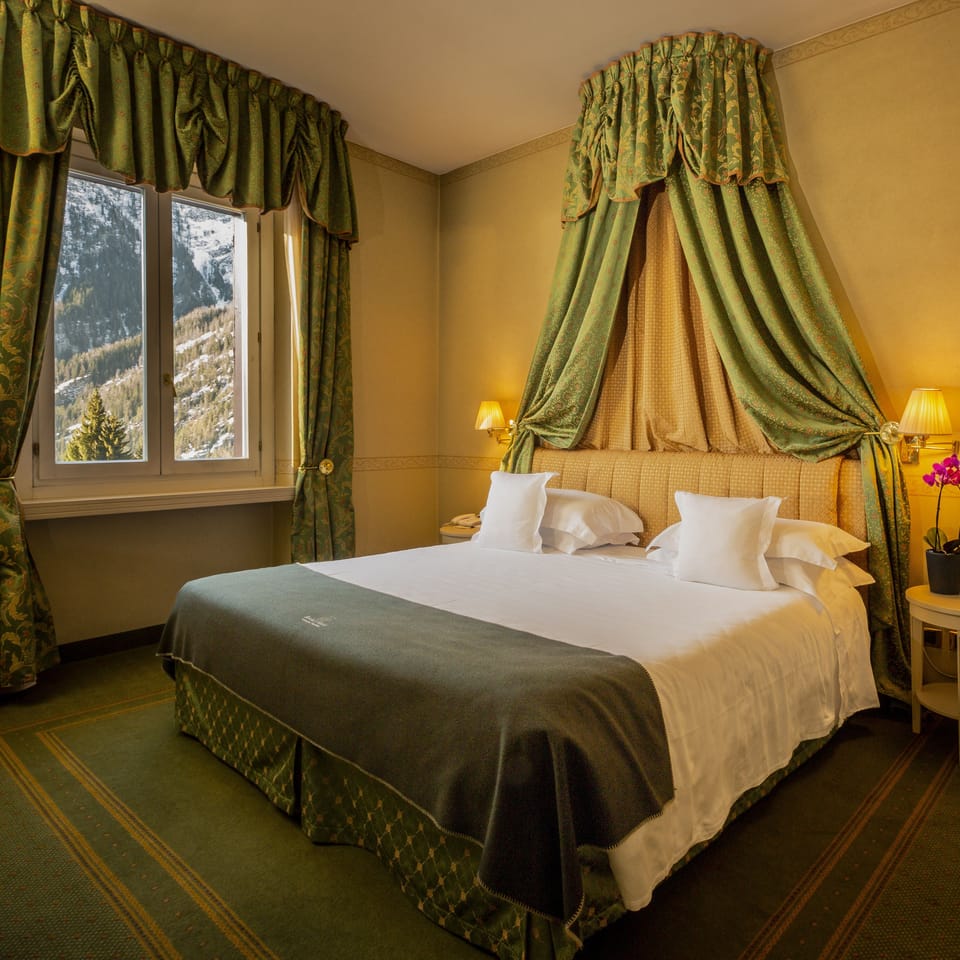 Suite, Mountain View | Minibar, in-room safe, desk, soundproofing