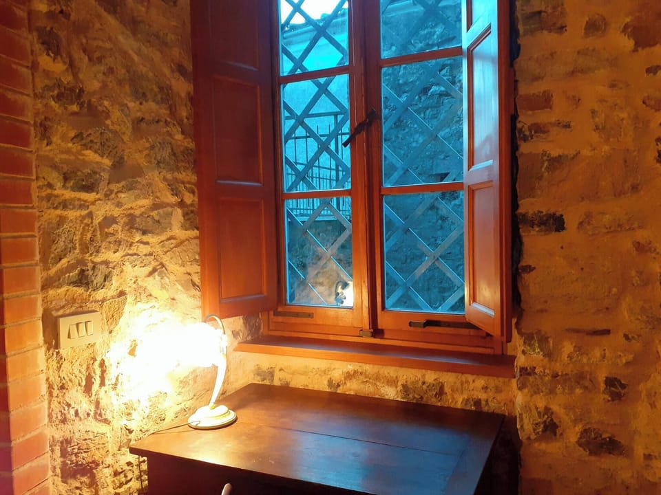House, 2 Bedrooms, Smoking, Fireplace | Interior