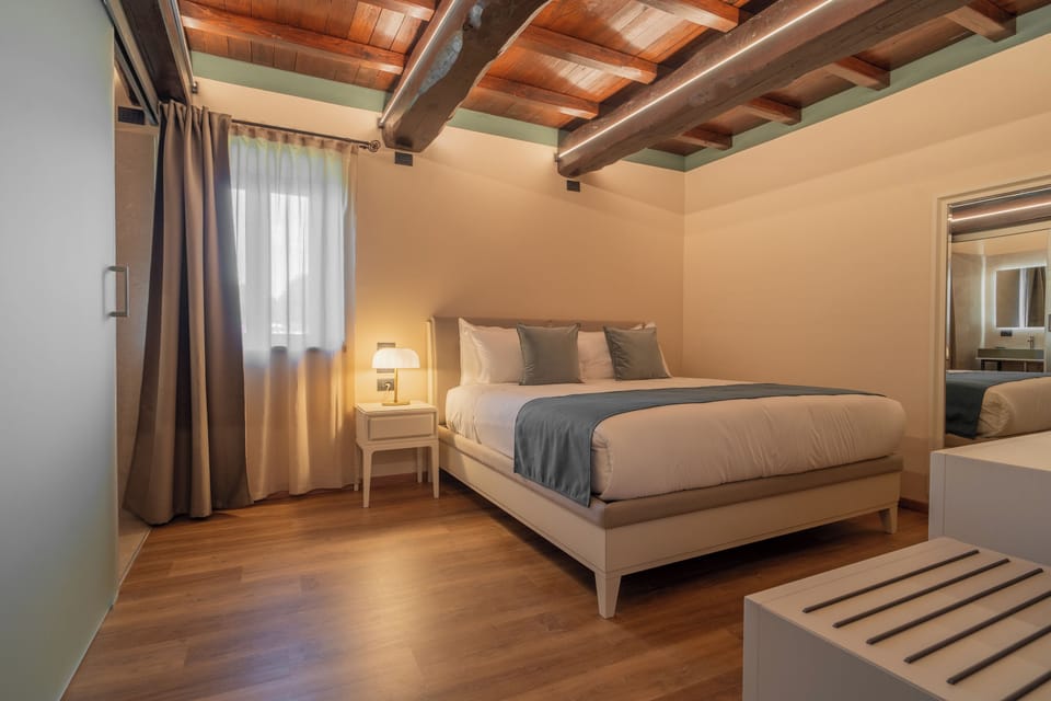 Superior Single Room, Garden View | In-room safe, desk, blackout drapes, WiFi (free)