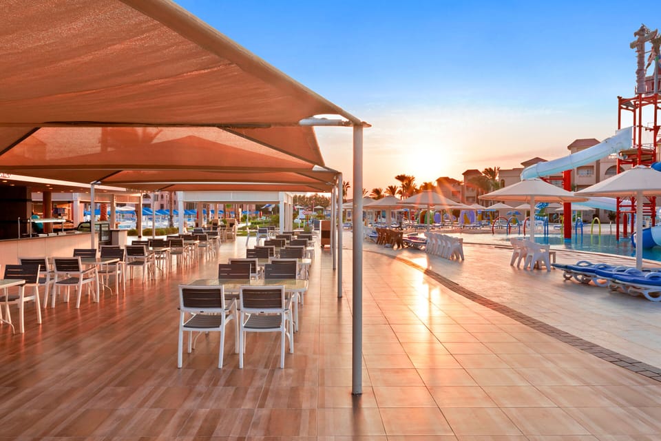 3 restaurants; breakfast, lunch, and dinner served
