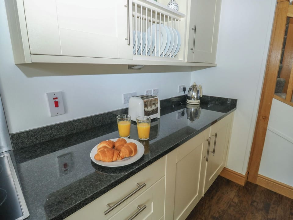 Dishwasher, cookware/dishes/utensils