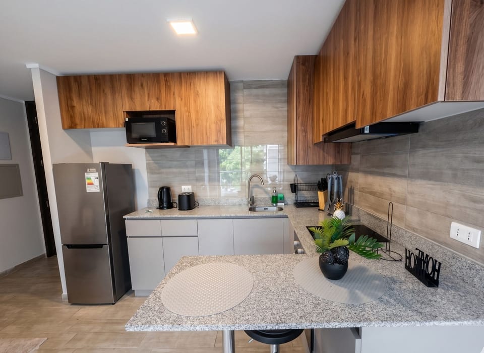 Studio | Private kitchen | Fridge, microwave, oven, cookware/dishes/utensils