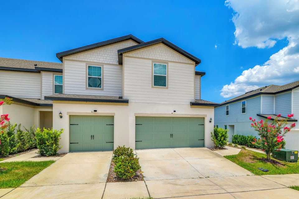 Apartment (3 Bedrooms) | Front of property