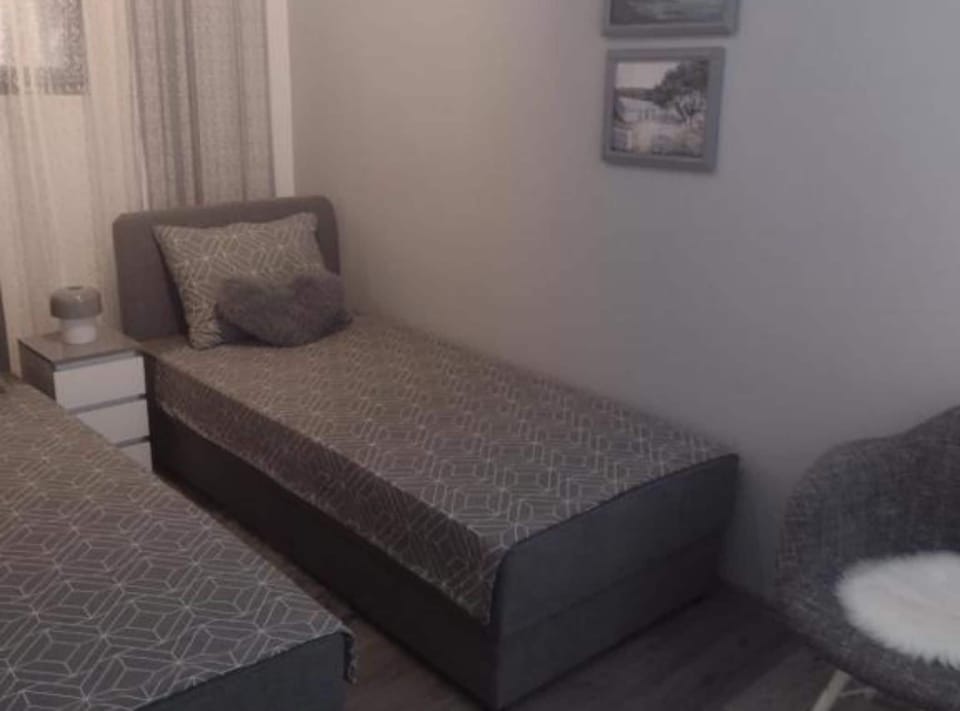 Apartment (Three Bedroom Apartment with Hot Tub) | 3 bedrooms, cribs (surcharge)