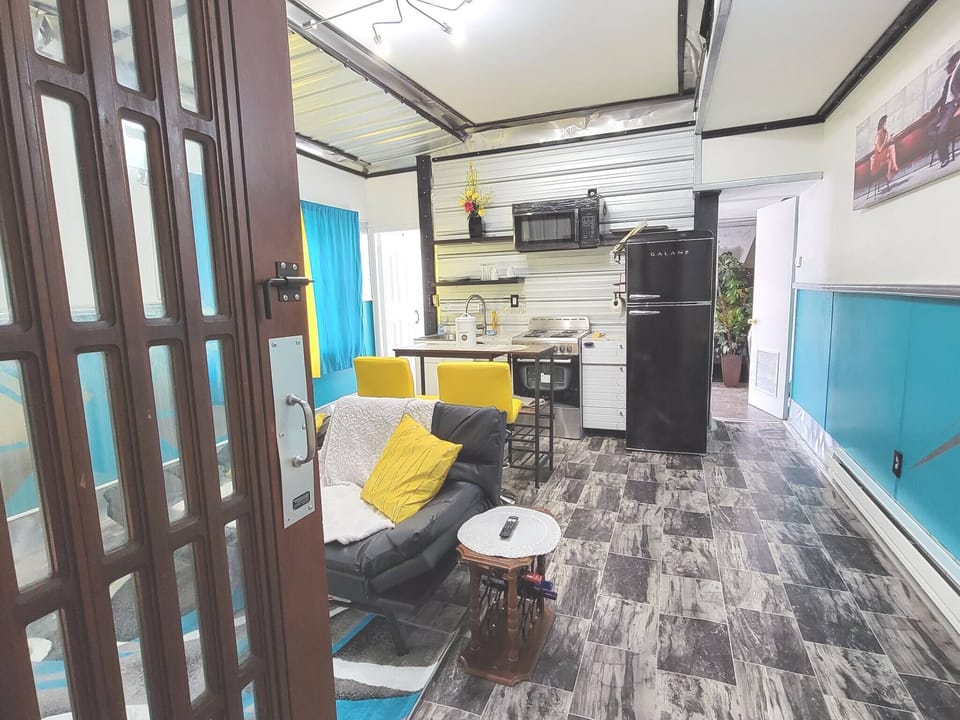 Apartment, 1 Bedroom, Smoking, Fireplace | Interior