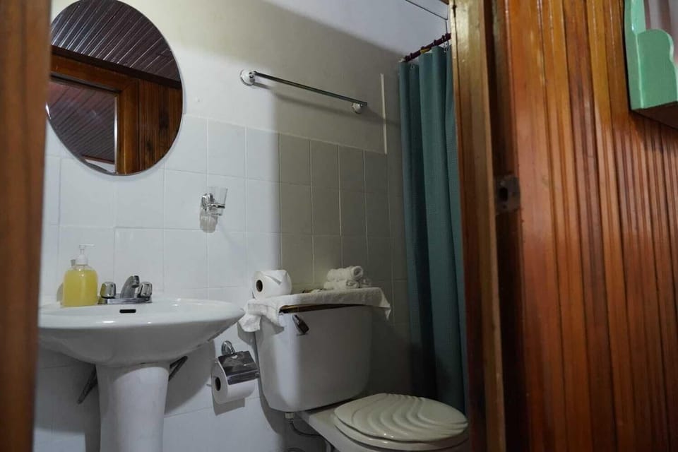 Deluxe Double Room, Balcony | Bathroom