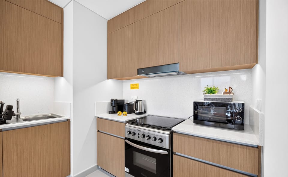 Premium Apartment, 1 Bedroom, Non Smoking | Private kitchen | Microwave, oven, stovetop, cookware/dishes/utensils