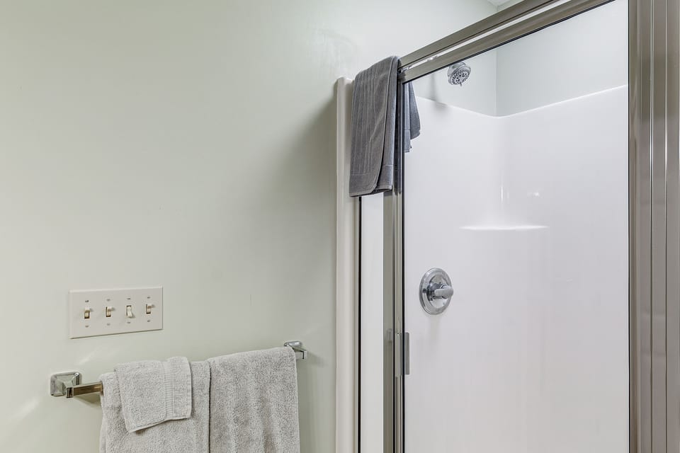 Walk to Bristol Motor Speedway: Retreat w/ Pool! Apartment in Bristol