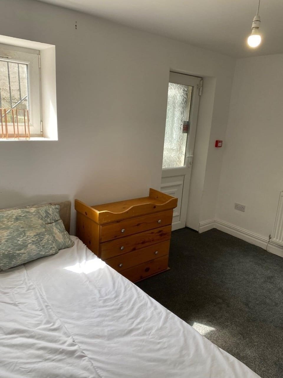 2 bedrooms, iron/ironing board, WiFi (free), bed sheets