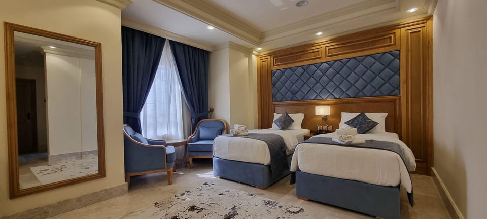 Comfort Twin Room | In-room safe, desk, laptop workspace, iron/ironing board (on request)