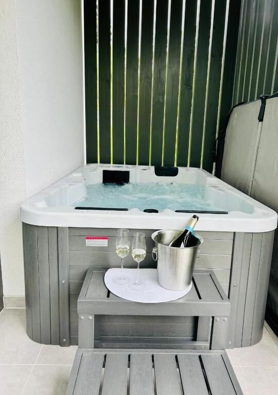 Outdoor spa tub