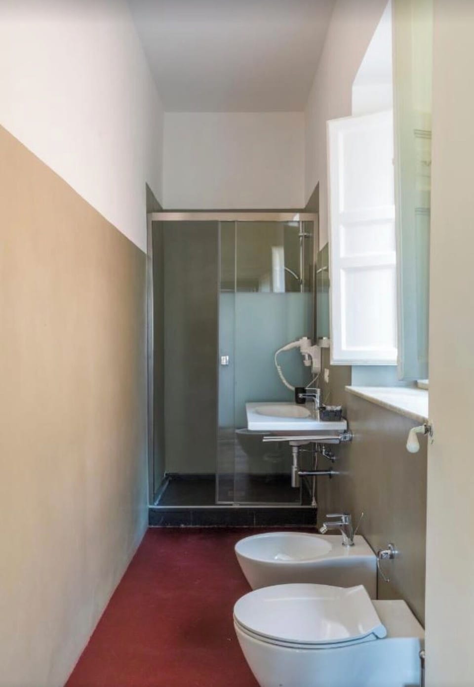 Superior Triple Room, Balcony, City View (Trabia) | Bathroom | Shower, free toiletries, hair dryer, towels