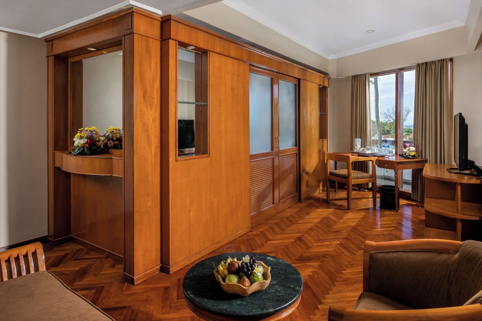 Suite (Corner) | Minibar, in-room safe, desk, blackout drapes